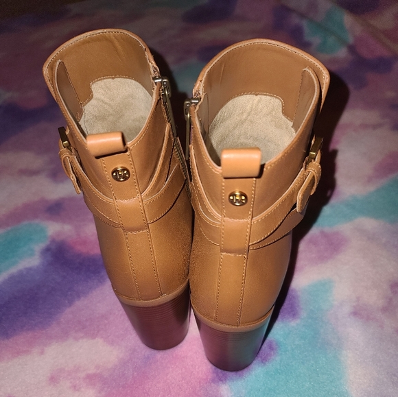 Micheal Kors Booties - Picture 13 of 16